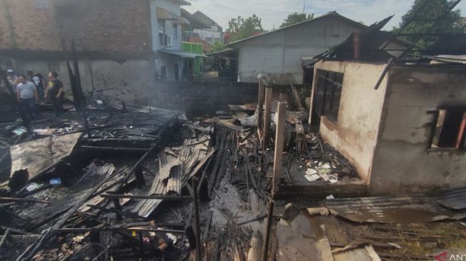 Kebakaran Hanguskan 2 Rumah Warga di Lorok Pakjo Palembang