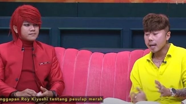 The Red Magician and Roy Kiyoshi [YouTube/ TRANS TV Official]