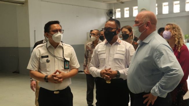 Duta Besar Program Kontra Terorisme Australia, Roger Noble, mengunjungi Lembaga Pemasyarakatan atau Lapas Kelas I Cipinang. (Foto: Dok. DITJENPAS KEMENKUMHAM)