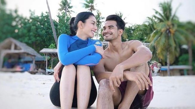 Potret Tyas Mirasih Liburan Bareng Tengku Tezi di Sulawesi (Instagram/tyasmirasih)