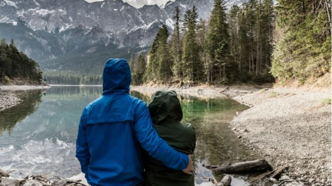 7 Tips Wisata ke Tempat Baru, Jangan Sembarangan Memotret!