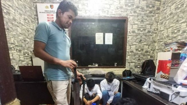 Empat Remaja Bawa Parang di Padang Ditangkap Polisi, Diduga Pelaku Tawuran
