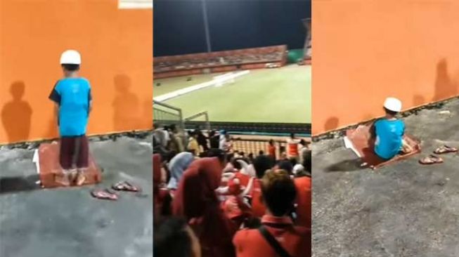 Anak Salat Sendirian di Stadion saat Penonton Lihat Tanding Bola: Seperti Ditampar