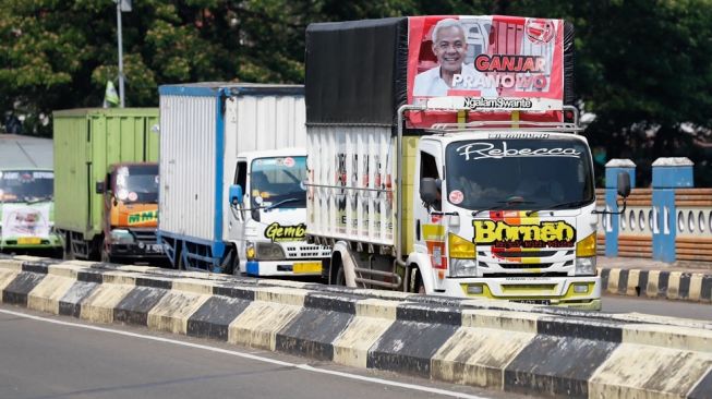 Ratusan Sopir Truk Kumpul di BKT Beri Dukungan untuk Ganjar