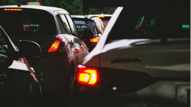 5 Tips Mengendalikan Stres Akibat Macet, Jangan Biarkan Merusak Mood Kamu!