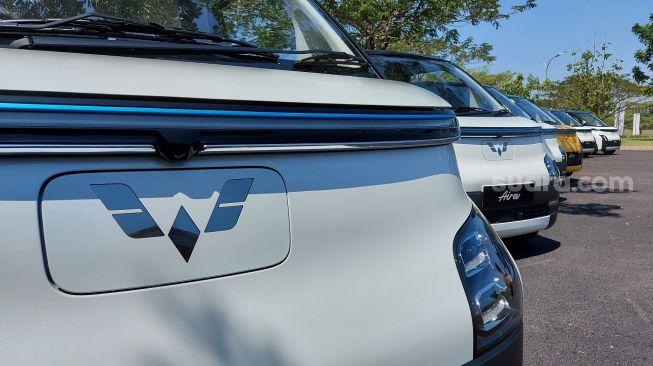 Mobil listrik Wuling Air ev dirakit di fasilitas produksi Wuling di Cikarang, Jawa Barat. [Suara.com/Manuel Jeghesta Nainggolan]
