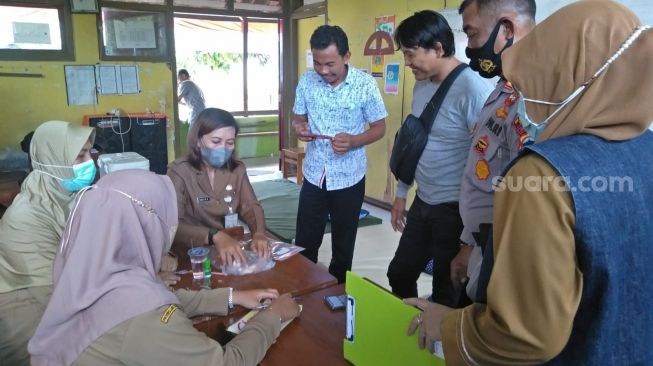Puluhan Siswa SD di Tegal Keracunan Massal Usai Jajan Makaroni Telur