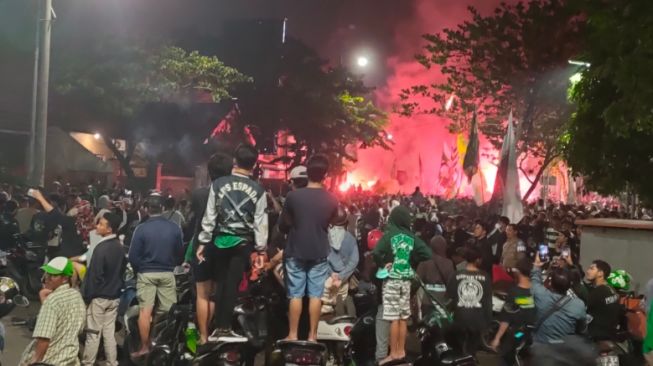 Ratusan Bonek Dijamu Suporter PSM Makassar, Ketua Laskar Ayam Jantan: Kita Harus Rawat Persaudaraan
