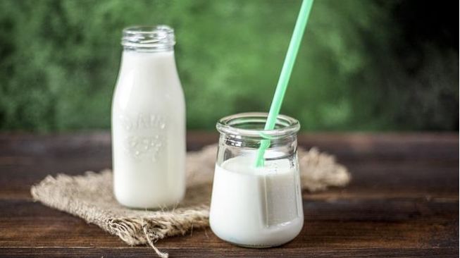 5 Manfaat Minum Susu sebelum Tidur, Baik untuk Jantung