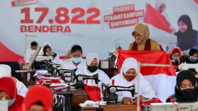 Unik, Peringati HUT RI ke-77, Pemkab Banyuwangi Produksi Bendera Sejumlah 17.822