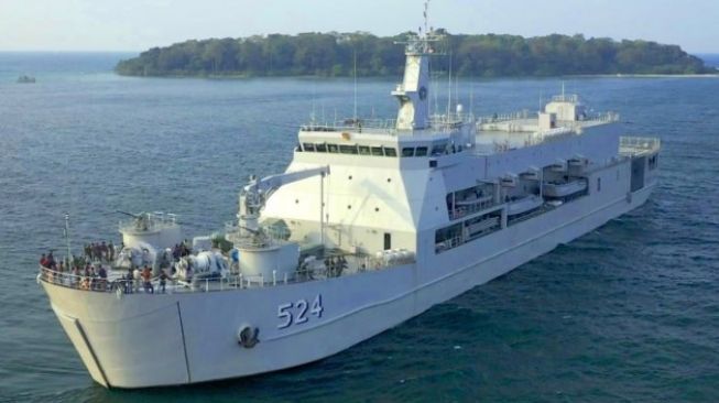 Kapal Perang Republik Indonesia Jenis Angkut Tank KRI Teluk Calang-524 Resmi Beroperasi