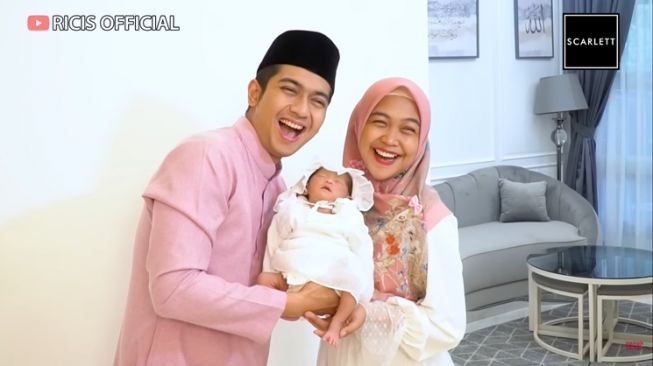 Potret Gemas Anak Ria Ricis saat Photoshoot (YouTube/Ricis Official)