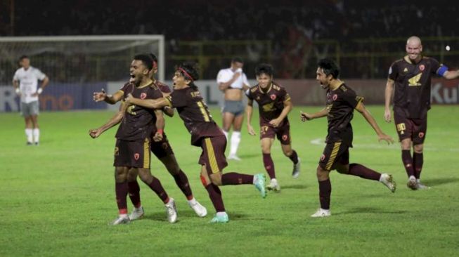 Para pemain PSM Makassar melakukan selebrasi. [psmmakassar.co.id]