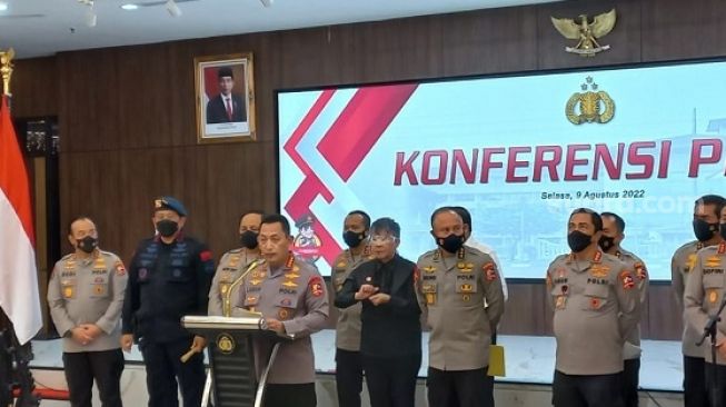 Kapolri Jenderal Listyo Sigit Prabowo resmi tetapkan Irjen Ferdy Sambo tersangka kasus Brigadir J. (Suara.com/Yasir)