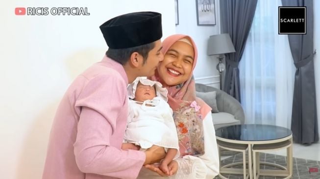 Potret Gemas Anak Ria Ricis saat Photoshoot (YouTube/Ricis Official)