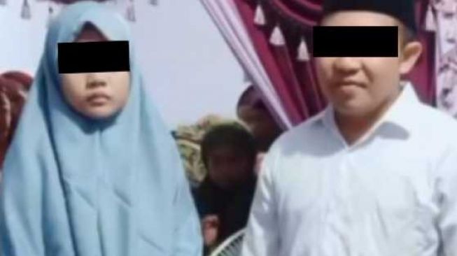 Gegara Utang, Ibu Ini Nikahkan Anaknya dengan Kades