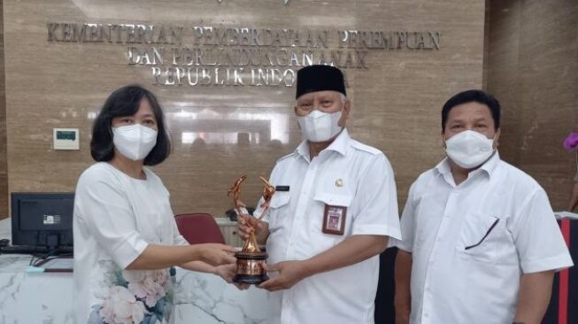 Pemkab Lotim Mendapat Penghargaan KLA Dari Kementerian PPPA RI