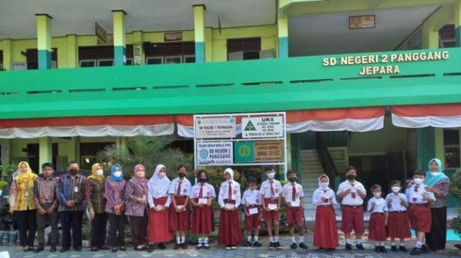 SDN 2 Panggang juga Santuni Siswa Yatim Piatu