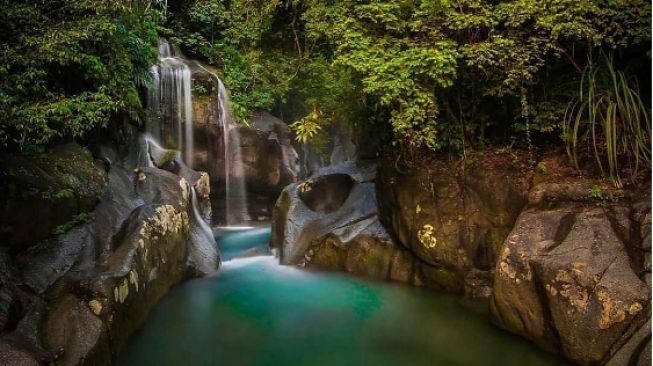 Hiking Seru Sambil Mencari Hiden Gem di Pariaman, Air Terjun Nyarai