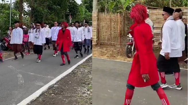 Heboh! Pesulap Merah KW Ikut Pawai Bareng Bapak-Bapak