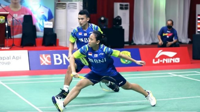 Rinov Rivaldy/Pitha Haningtyas Mentari, ganda campuran Indonesia akan bertanding di Japan Open 2022 (Twitter @INABadminton)