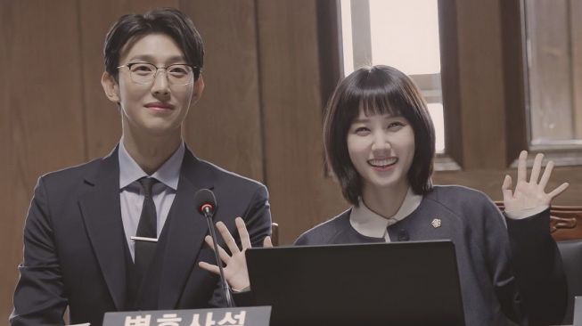 Penuh Kebahagiaan dan Keceriaan, Intip 7 Potret di Balik Layar Extraordinary Attorney Woo