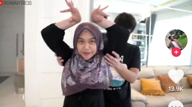 Teuku Ryan makin lengket dengan Ria Ricis (TikTok/@groupriffs)