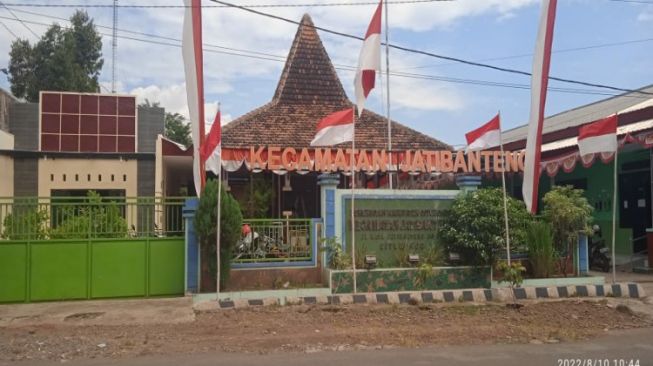 Dinilai Melakukan Pungutan Bantuan Partisipasi HUT RI ke-77, Camat Jatibant