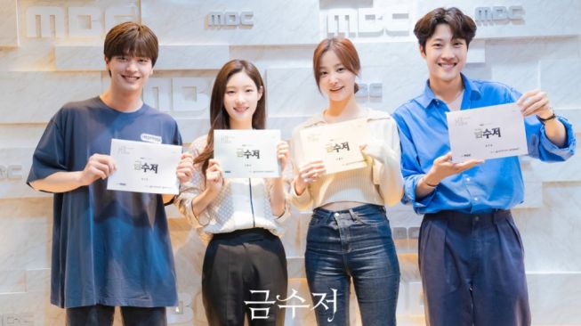 Segera Tayang, Pemain Drama Korea 'Golden Spoon' Lakukan Pembacaan Naskah