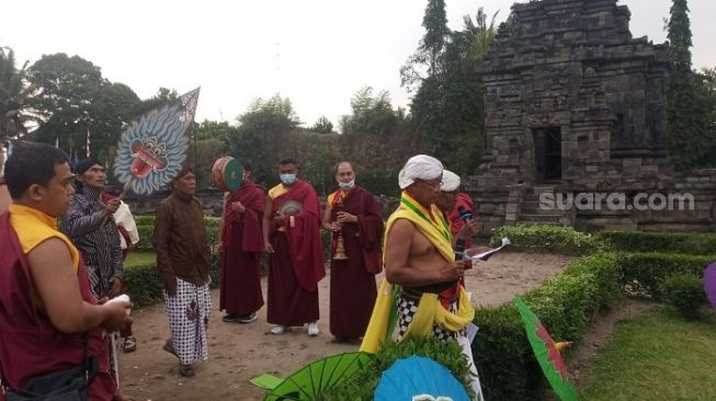 Umat Buddha Gelar Puja Bakti di Candi Ngawen, Diusulkan Masuk Prosesi Waisak 2023