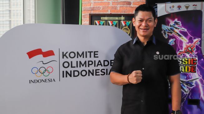 Ketua Komite Olimpiade Indonesia (NOC Indonesia) Raja Sapta Oktohari saat sesi wawancara eksklusif dengan Suara.com di Kantor NOC Indonesia, Senayan, Jakarta Pusat, Kamis (11/8/2022). [Suara.com/Alfian Winanto]