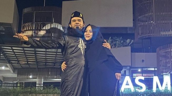 Potret Kemesraan Gus Samsudin dan Yuni LIDA (Instagram/@umiyuni_gussamsudin)