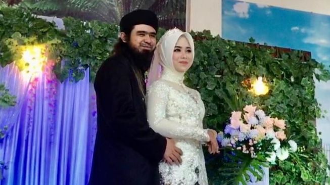 10 Potret Kemesraan Gus Samsudin dan Yuni LIDA, Sudah Menikah Sebelum Ikut Liga Dangdut