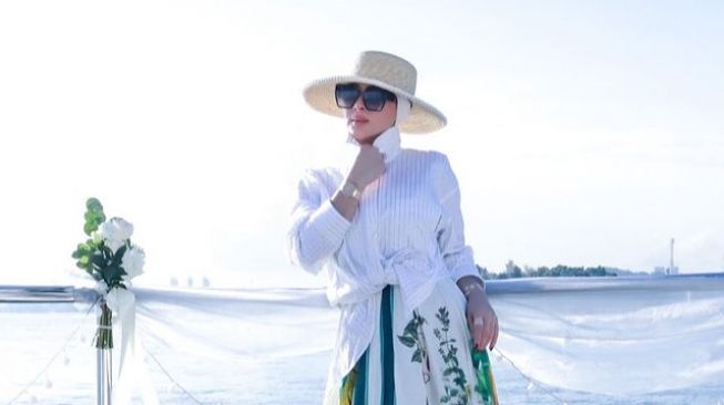 Potret Syahrini dan Reino Barack Nikmati Golden Hour di Jepang (Instagram/@princessyahrini)