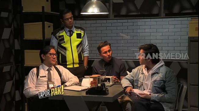 Angga Yunanda sambangi acara 'Lapor Pak!' (YouTube/TRANS7 Official)