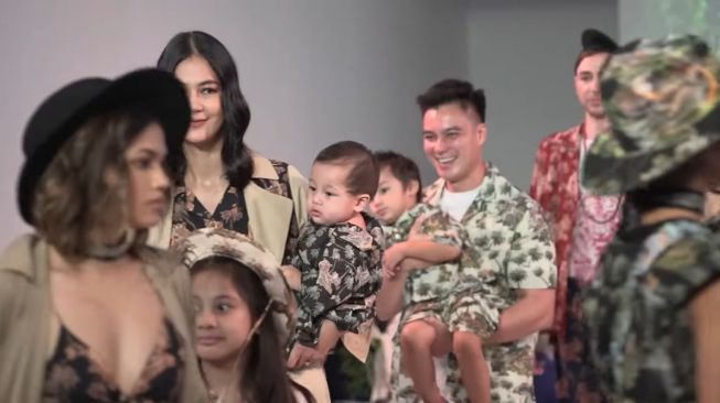 Momen Kiano Catwalk di Fashion Show (YouTube Baim Paula)