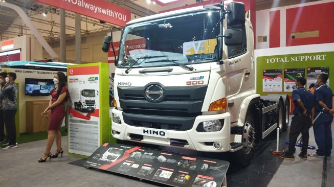 Hino Ranger FMX 280 Tractor Head diperkenalkan di GIIAS 2022, Kamis (11/8/2022). [Suara.com/Liberty Jemadu]