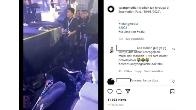 Yamaha Mio yang mejeng di atas panggung ambruk gegara tak sengaja di senggol pengisi acara (Instagram)