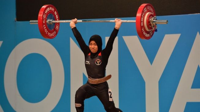 Lifter putri Indonesia, Siti Nafisatul Hariroh saat mengikuti ajang Islamic Solidarity Games (ISG) 2021 Konya di  Konya International Fair Center, Kamis (11/8/2022).