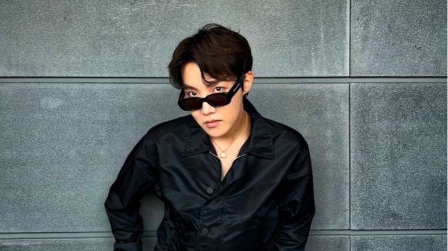 J-Hope BTS Mengaku Sempat Ragu Tampil di Lollapalooza, Ada Apa?