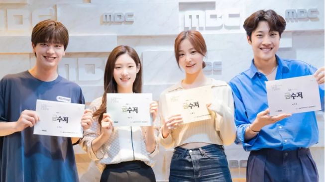 Jelang Tayang Perdana, Para Bintang Drama Korea Golden Spoon Lakukan Pembacaan Naskah