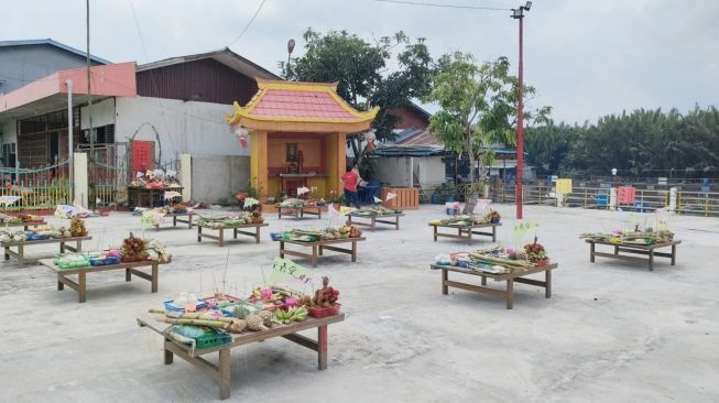 Ritual Sembahyang Rampas di Kalbar, Ini Penampakan Sesajian untuk Antar Arwah