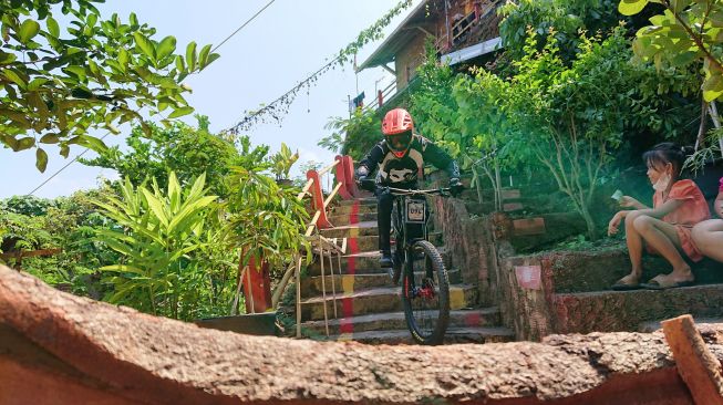 Bendungan Urban Downhill Semarang, Kompetisi Balap Sepeda Pertama di Indonesia yang Melalui Rute Pemukiman Padat