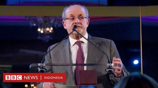 Salman Rushdie Menghadapi Ancaman Mati Setelah Menulis The Satanic Verses