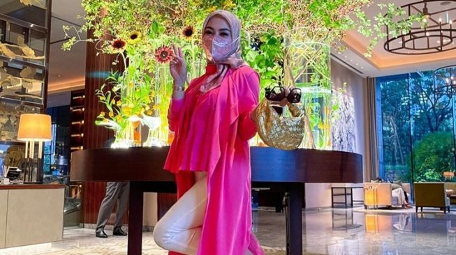 Gaya Liburan Syahrini ke Jepang (Instagram/@princessyahrini)