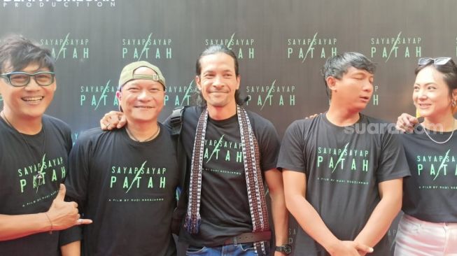 Para pemeran film Sayap-Sayap Patah. [Rena Pangesti/Suara.com]