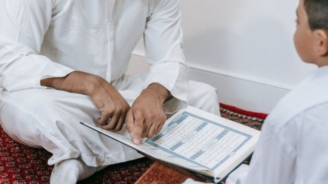 Surat An-Nas dan Artinya tentang Tempat Manusia Memohon Perlindungan Allah SWT