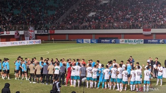 Pelatih Vietnam Sanjung "Guard of Honor" yang Dilakukan Indonesia di Final AFF U-16