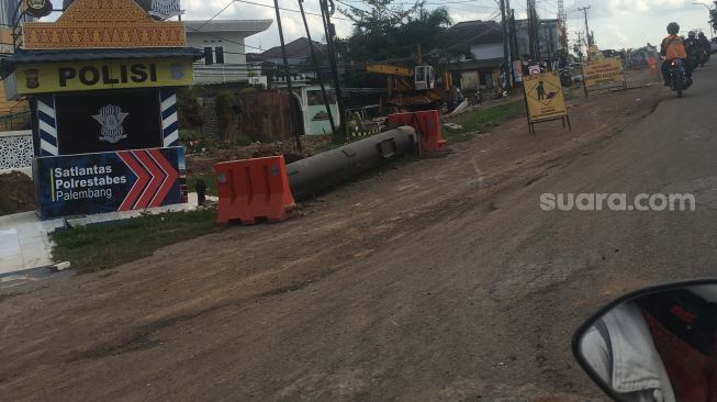 Hati-Hati! Lokasi Pengerjaan Flyover Simpang 66 Palembang Membahayakan Pengendara