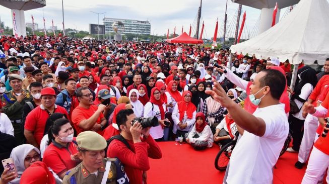 Indonesia Peringkat Pertama Mager, Gubernur Sulsel Ajak Jalan 10 Ribu Langkah Tiap Hari